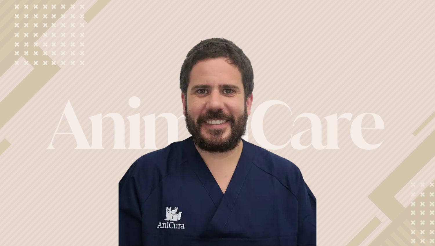 El veterinario del Servicio de Neurología de AniCura Ars Veterinaria, Christian Maeso que habla del abordaje de la meningitis-arteritis. (Foto: Cedida a Animalcare/ Montaje: Animalcare)