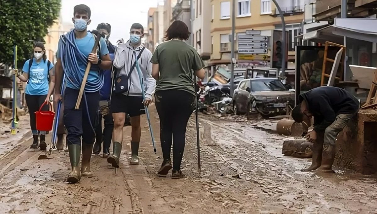 Voluntarios de Valencia yendo a ayudar a los afectados por la DANA. (Foto: Europa Press)