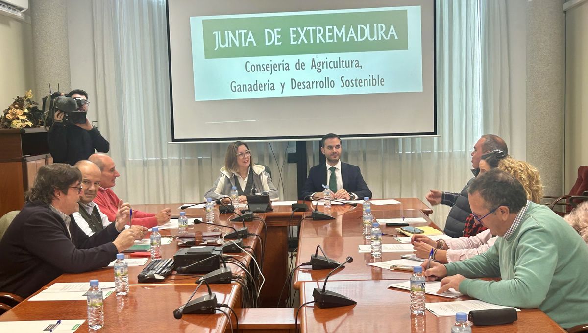 La consejera de Agricultura de Extremadura anunciando que la vacuna contra la lengua azul será voluntaria en España. (Foto: Junta de Extremadura)