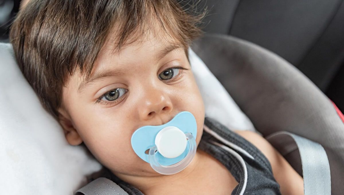Estos son los riesgos del uso de chupetes para la salud oral de los bebés
