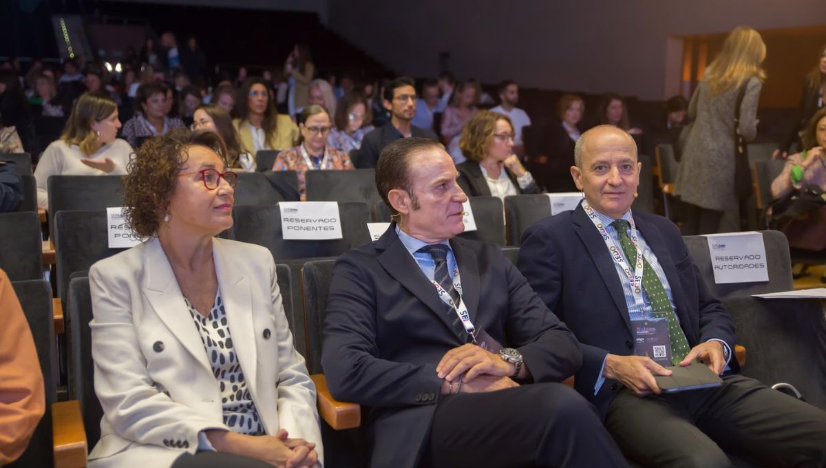 Eduardo Espinar Escalona (a la derecha), vocal de la comisión científica de SEDO y miembro del Comité Organizador del III Congreso de Alineadores y Nuevas Tecnologías de la SEdO (Foto cedida a Consalud)