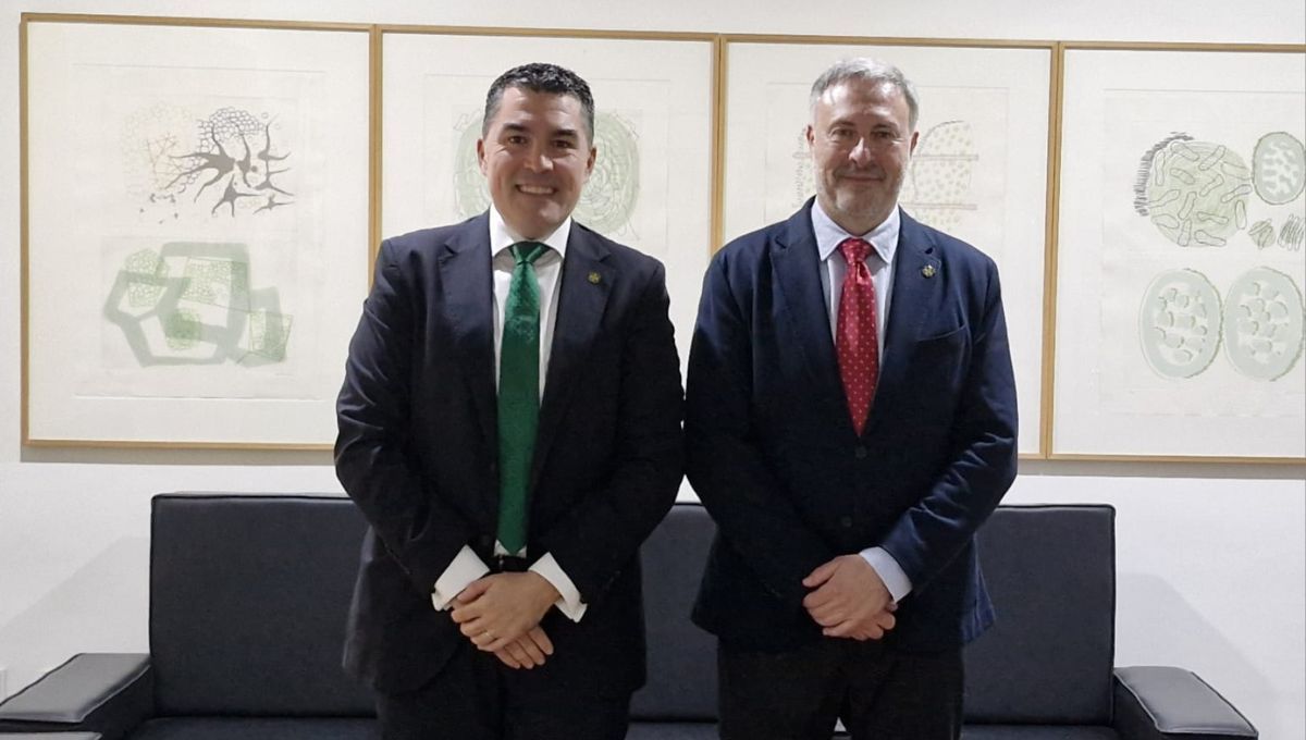 Francisco Javier Fernández Parra (derecha) y Rafael Flores Ruiz (izquierda), presidente y vicepresidente del Consejo Andaluz de Colegios de Dentistas respectivamente (Fuente: Consejo Andaluz de Colegios de Dentistas)