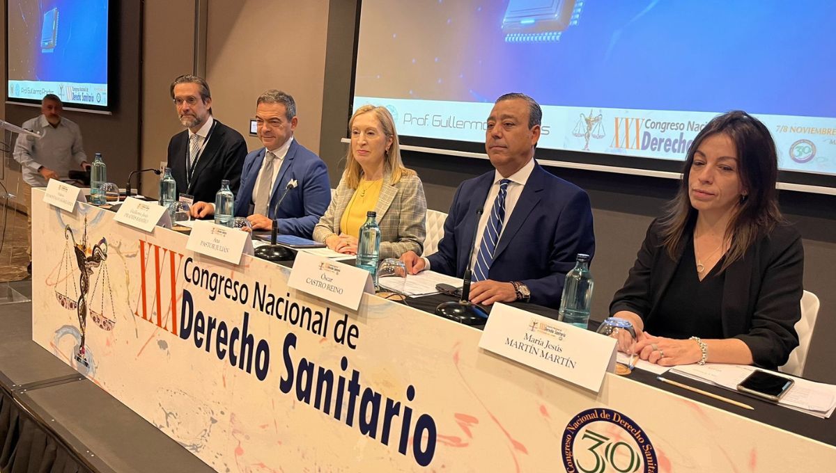 Ana Pastor modera una Mesa sobre la IA en Odontología en el XXX Congreso de Derecho Sanitario  (Foto. A.M.A.)