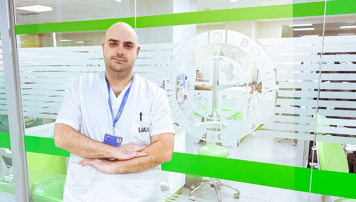 Javier Medina de Moya, coordinador de Odontología Digital en la Universidad Alfonso X el Sabio (UAX) explica cómo las nuevas tecnologías han cambiado la formación del Grado de Odontología (Fuente: UAX)