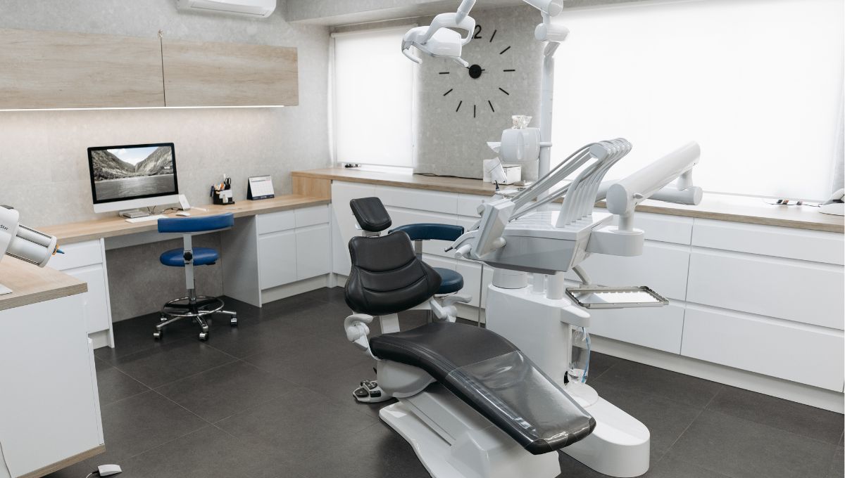 Consulta dental (Fuente: Canva)