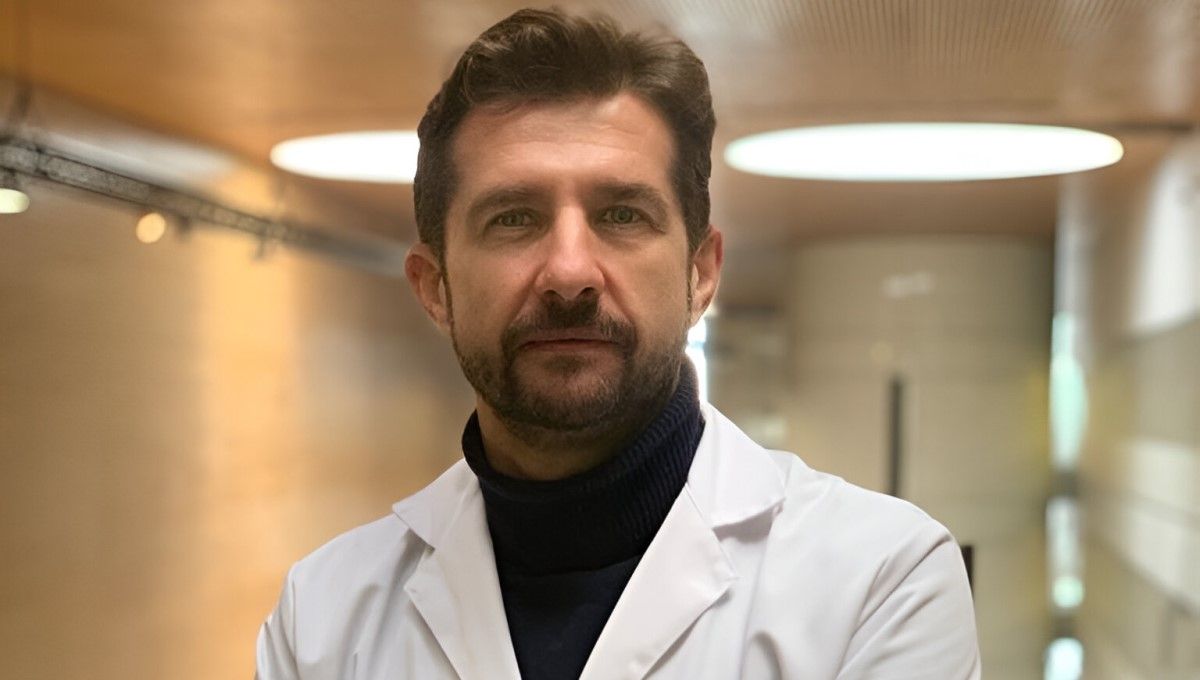 El Dr. Miguel Sánchez Encinas, Jefe Servicio de Urología Hospital Universitario Rey Juan Carlos, concede una entrevista para abordar la presencia de microplásticos en los testículos (Foto cedida a ConSalud)