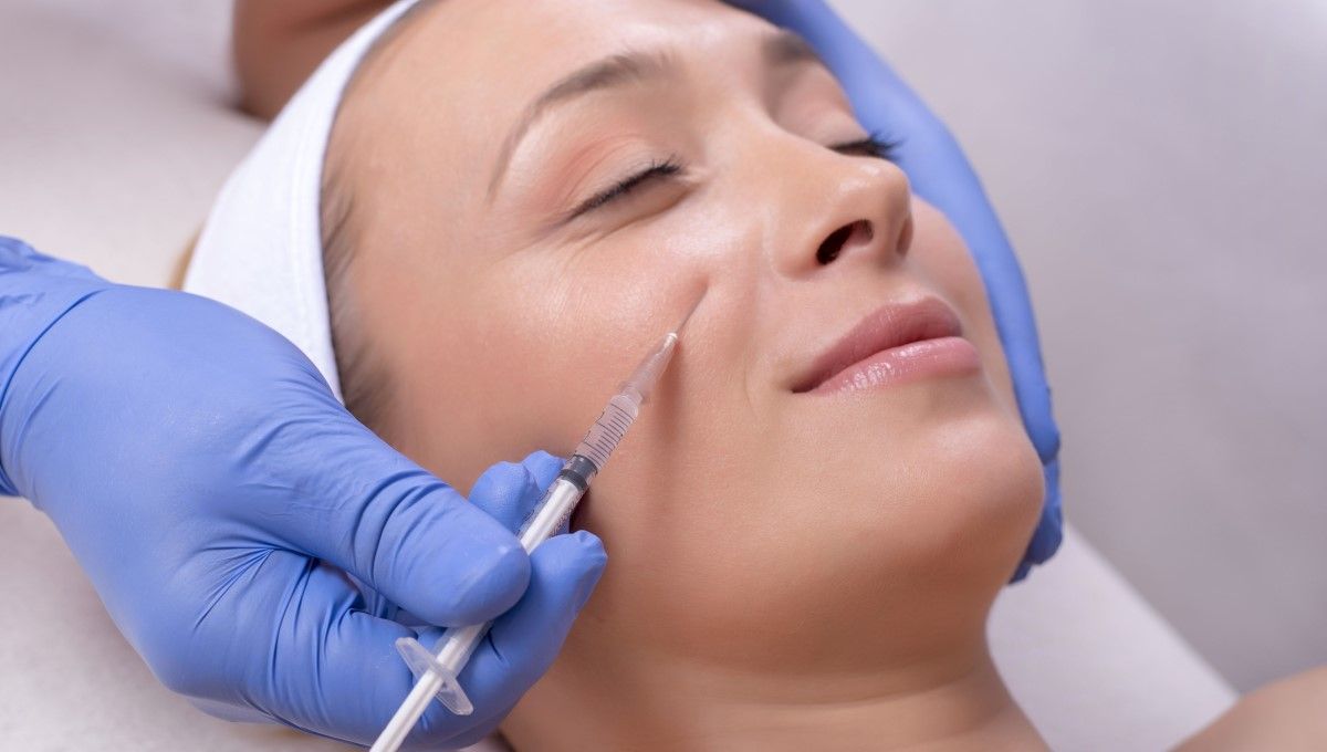 Tratamiento con ácido hialurónico para recuperar el volumen facial (Foto. Freepik)