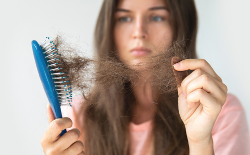 Caída del cabello estacional: guía completa para un pelo fuerte y sano