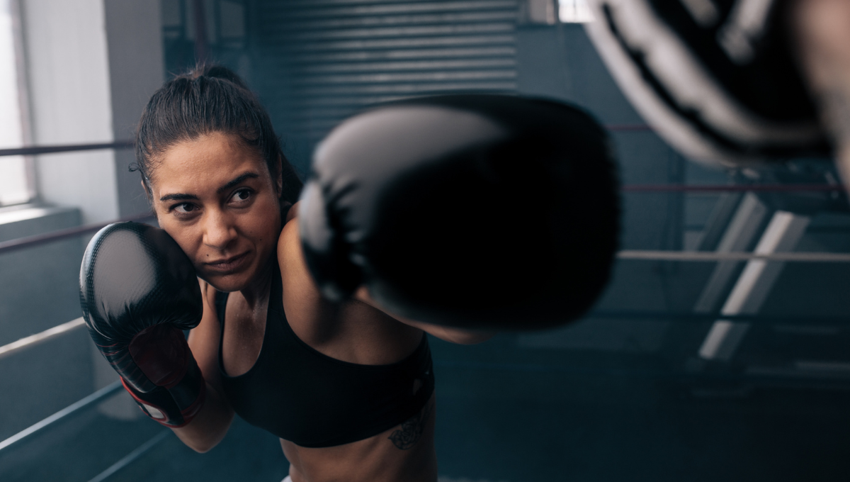 El crossboxing combina elementos del boxeo, el crossfit y el entrenamiento de fuerza (Foto. Canva)