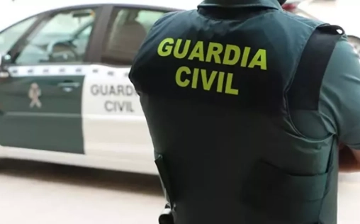 Encuentra un cheque de 15.000 euros en un hospital de Murcia y lo entrega a la Guardia Civil
