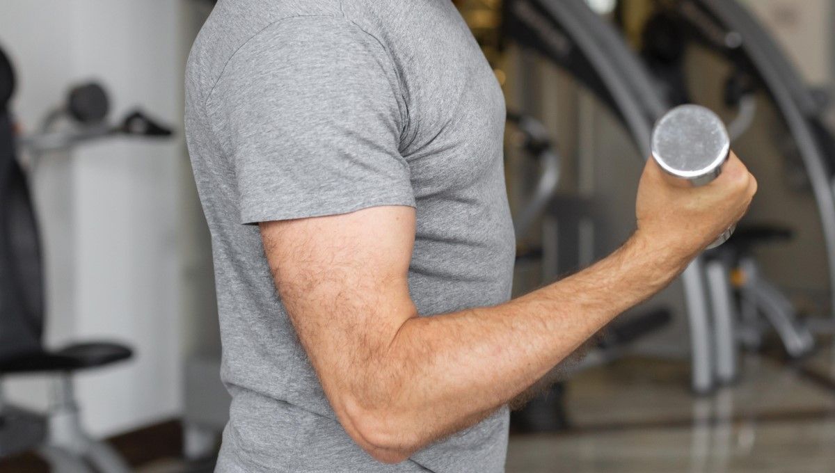 Hombre entrenando la masa muscular (Foto. Freepik)