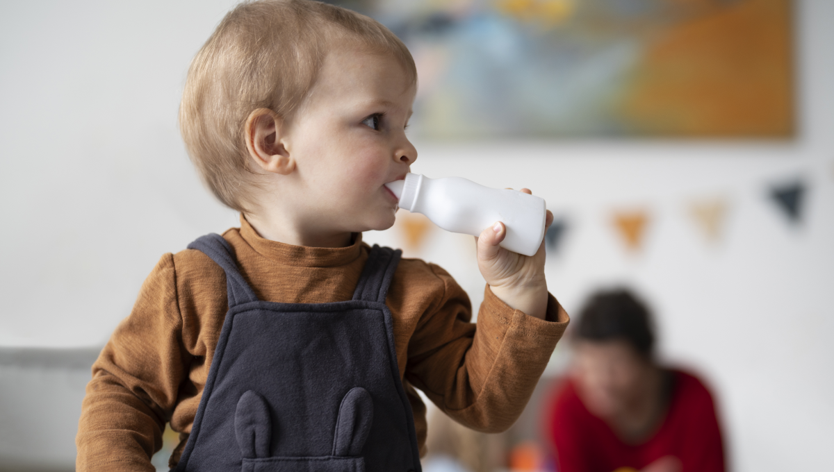 Si un niño ingiere un líquido no comestible, no hay que provocar el vómito (Foto. Freepik)