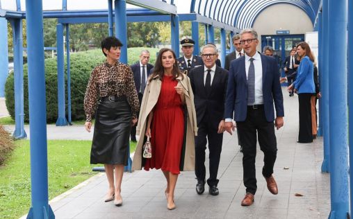 La reina Letizia, con la investigación en cáncer: visita el Instituto de Oncología Molecular milanés