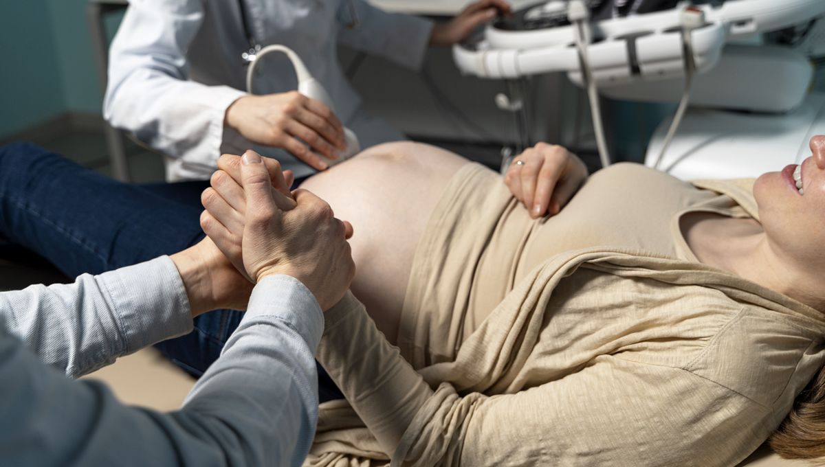 Una anestesista aclara si se puede poner la epidural a mujeres con escoliosis (Foto. Freepik)