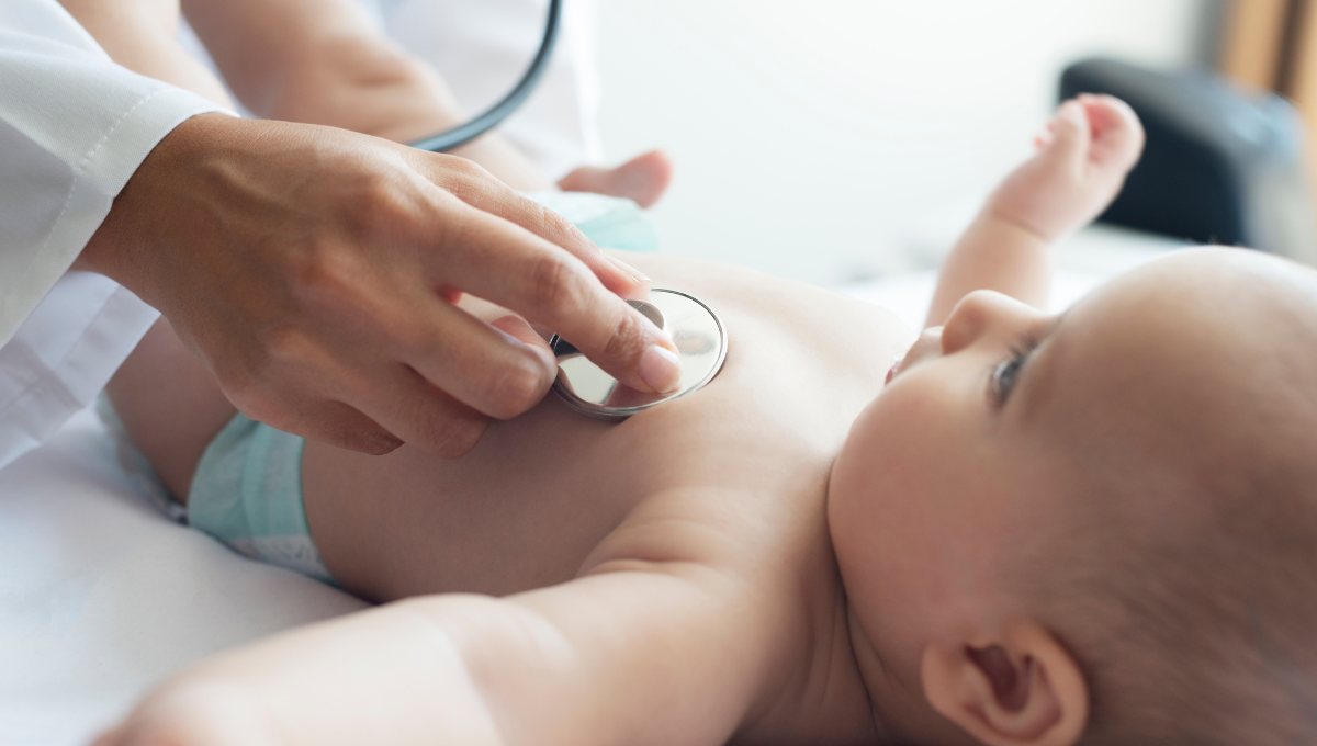 Las manchas en la piel de los niños no siempre son sinónimo de acudir a Urgencias (Foto. Canva)