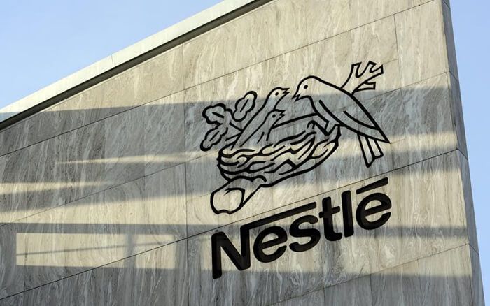 Nestlé retira algunos de sus helados por un posible riesgo sanitario