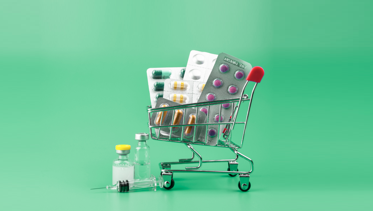 Medicamentos en carro de la compra (Foto: Montaje)