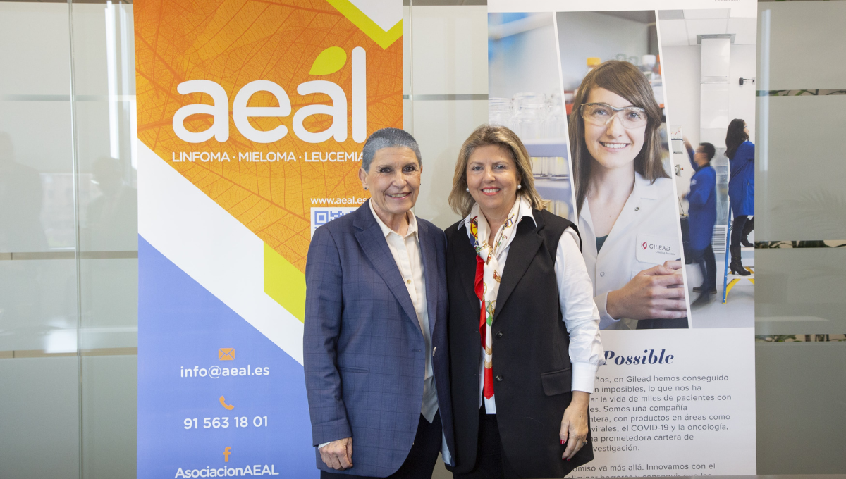 Begoña Barragán, presidenta de AEAL, y María Río, vicepresidenta y directora general de Gilead España y Portugal. (Foto: Gilead)