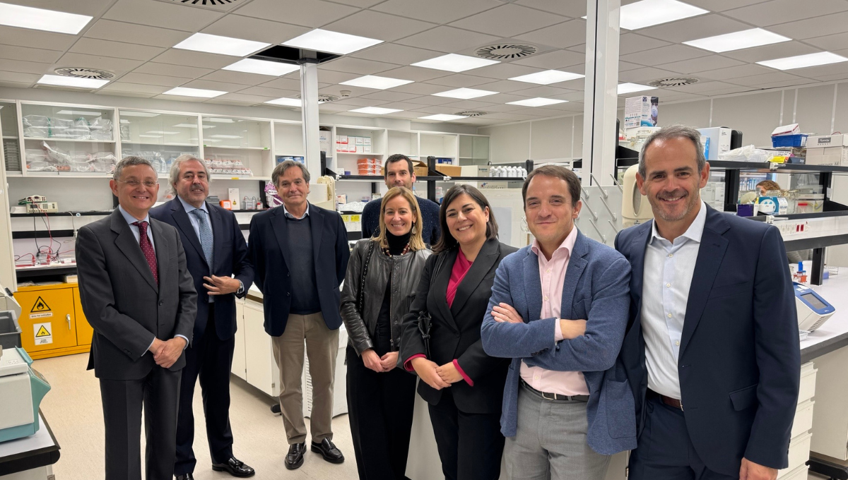  Los equipos directivos de MIMO Biosciences y Cima Universidad de Navarra con representantes de Sanitas y del resto de inversores privados (Foto: Sanitas)