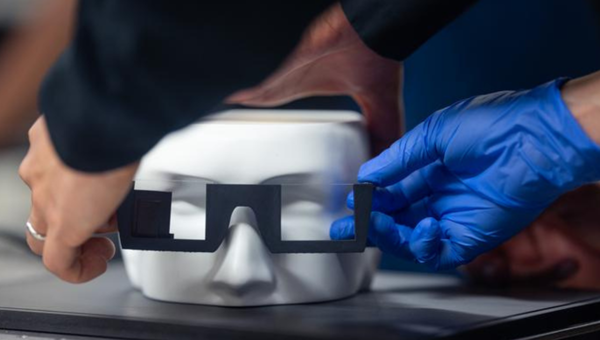 Prototipo de las gafas compactas de realidad aumentada (Foto. Universidad de Stanford)