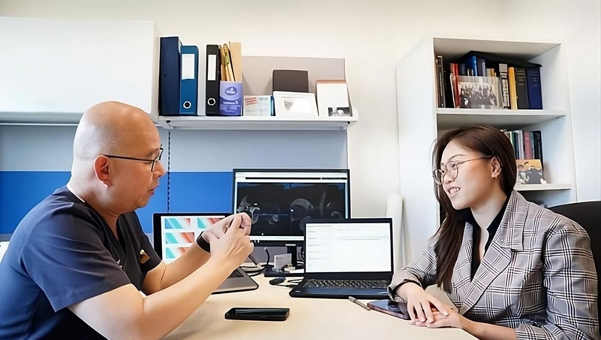 La Dra. Marjorie Hoang y su mentor y el profesor Pierce Chow (Foto. EurekaAlert)