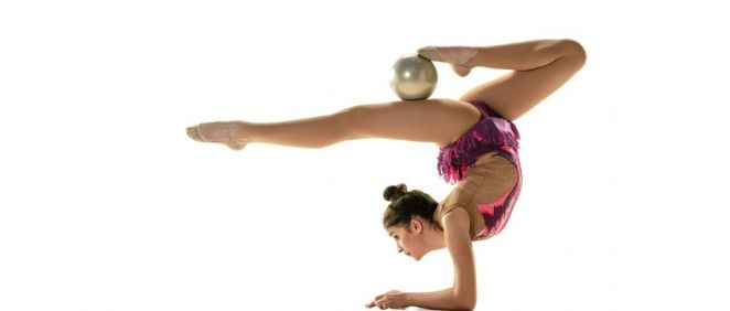 Despliega tu creatividad corporal practicando gimnasia rítmica en