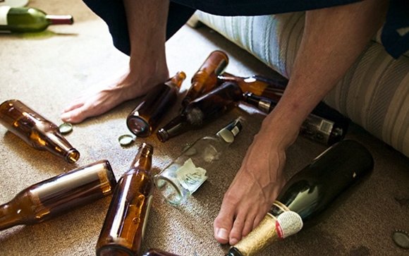 El consumo excesivo de alcohol provoca más daños que cualquier otra droga ilegal