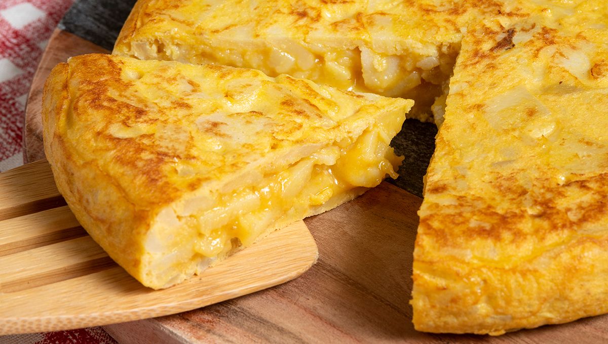 Tortilla de patatas poco cuajada (Foto. Freepik)