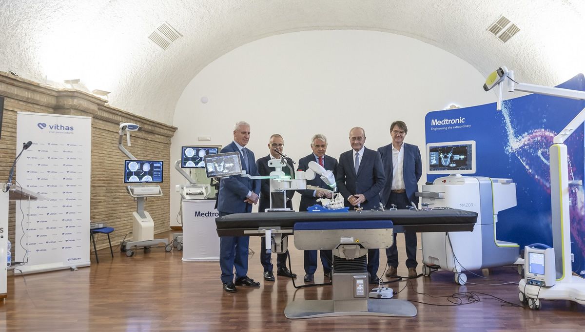 Presentación de la nueva Unidad de Cirugía Robótica del Vithas Málaga y su innovador robot Mazor (Foto: Vithas y Medtronic)