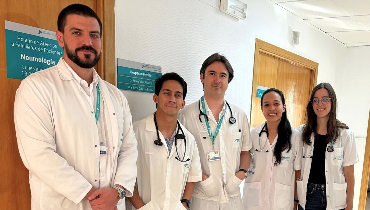 El Dr. Villar (centro) con parte del equipo del Servicio de Neumología de la FJD participante en la investigación (Foto: ISS-FJD)
