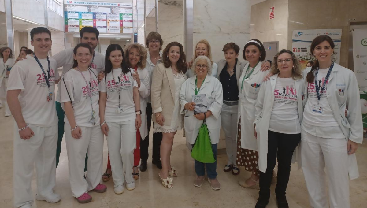 La consejera de Sanidad de la Comunidad de Madrid, Fátima Matute, visita a profesionales del Sermas en el Día Mundial sin Tabaco. (Sermas)