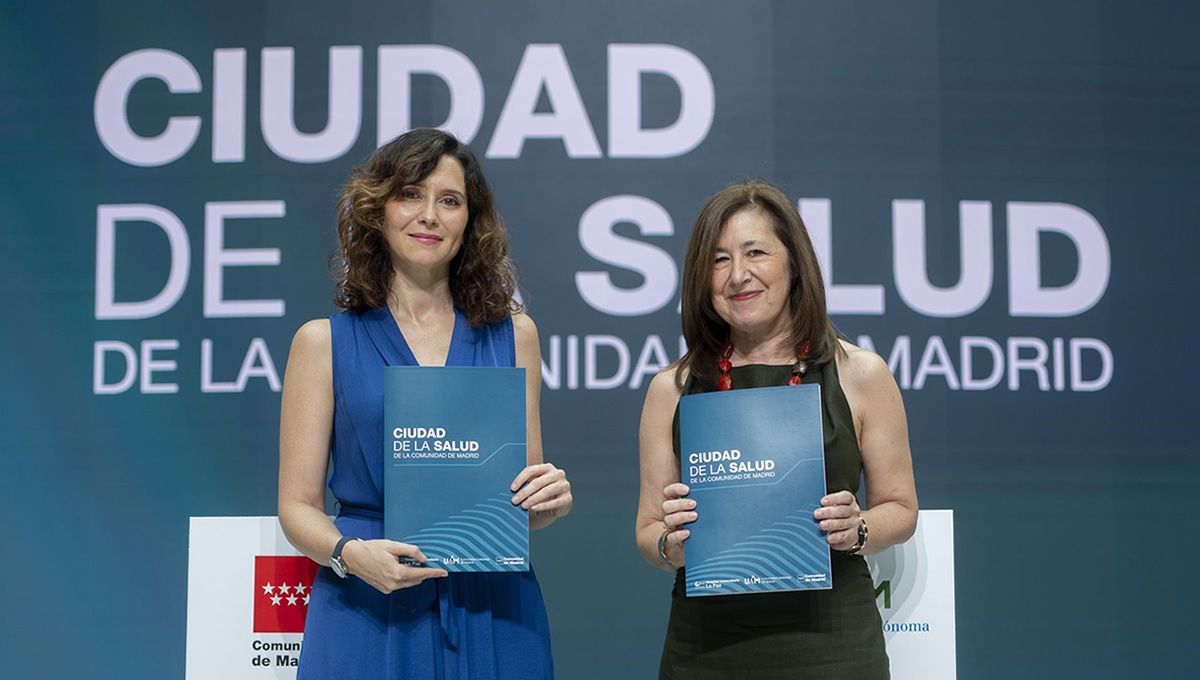 La presidenta de la Comunidad de Madrid, Isabel Díaz Ayuso, junto a la rectora de la UAM, Amaya Mendikoetxea (Foto: CAM)