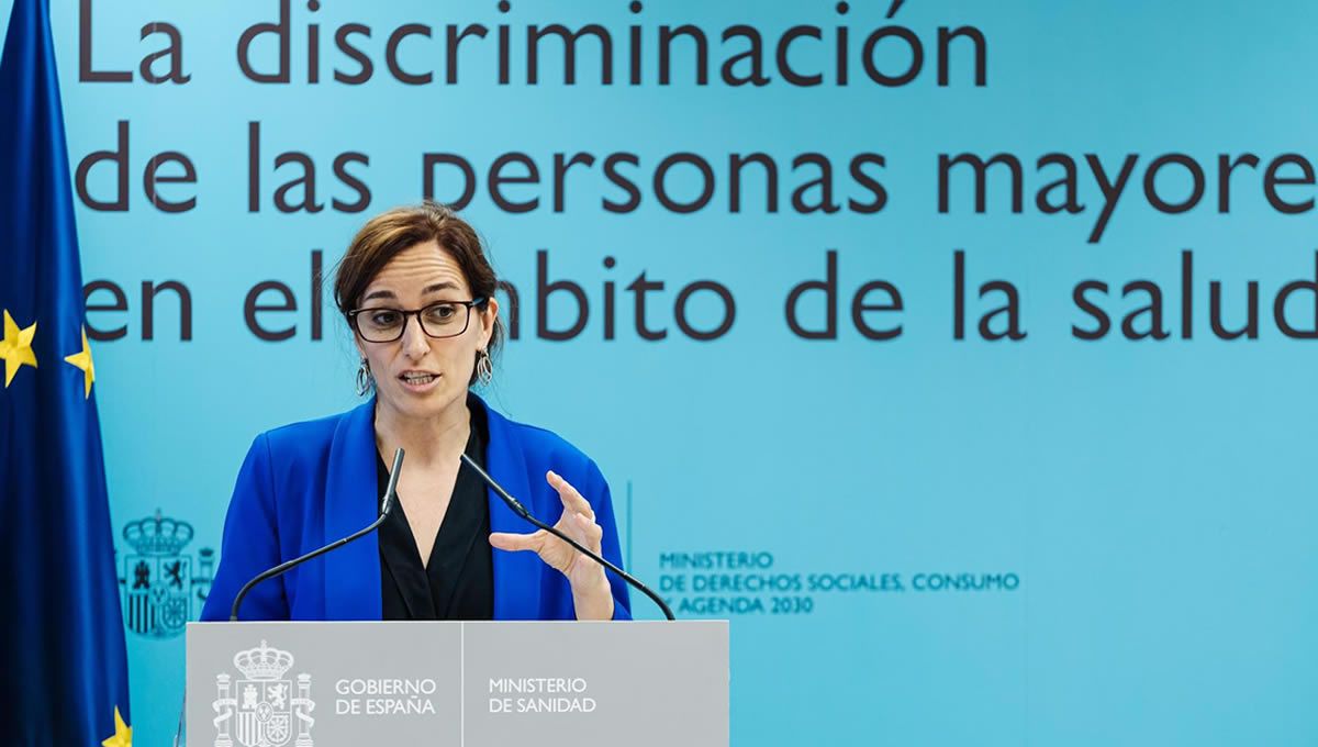 La ministra de Sanidad, Mónica García, abre el acto de inauguración ‘La discriminación de las personas mayores en el ámbito de la salud’ (foto: Carlos Luján/ EP)