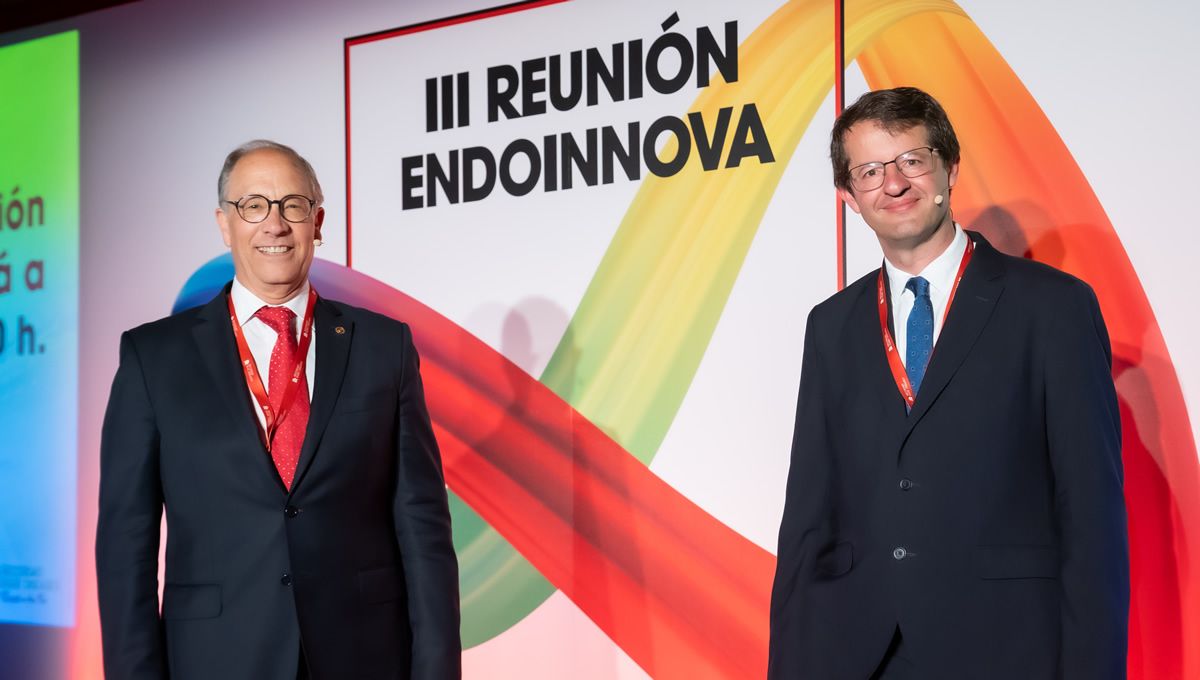 El Dr. Alberto Fernández Martínez y el profesor Davide Carvalho, presidente electo de la ENEA, moderadores de EndoInnova. (Foto: Recordati Rare Diseases)
