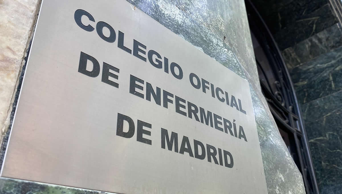Placa en la sede del Colegio Oficial de Enfermería de Madrid (FOTO: Europa Press)