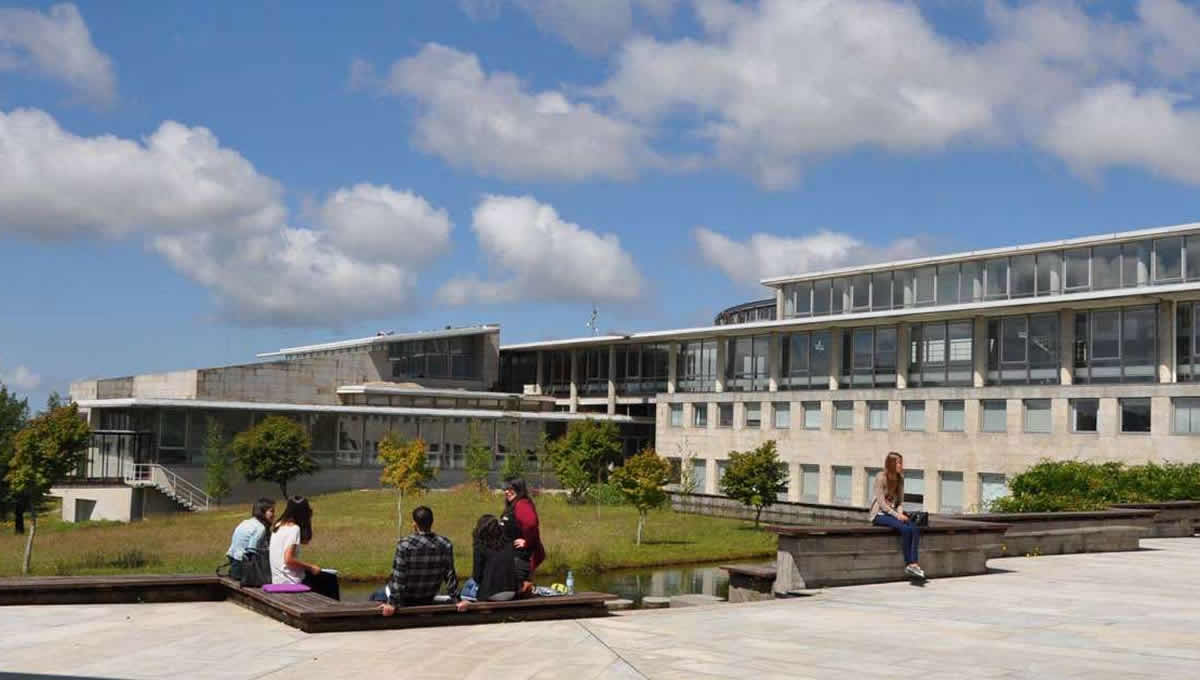 Exterior de la Universidad de Vigo, una de las firmantes del acuerdo con el Servicio Gallego de Salud (FOTO: Universidad de Vigo)