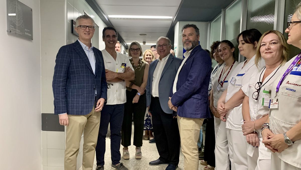 El consejero de Salud, Juan José Pedreño, visitó el hospital de día de la Arrixaca (Foto: Portal Sanitario Región de Murcia)