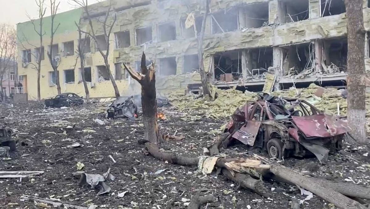 Consecuencias del bombardeo de un hospital infantil en la ciudad ucraniana de Mariupol (Foto. Wikimedia)