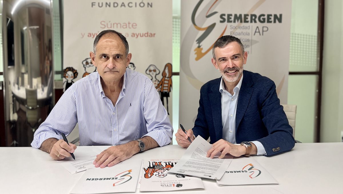 Firma entre el Dr. José Polo García, presidente de SEMERGEN, y Julio Agredano, presidente de la Fundación Freno al Ictus (Foto. SEMERGEN)