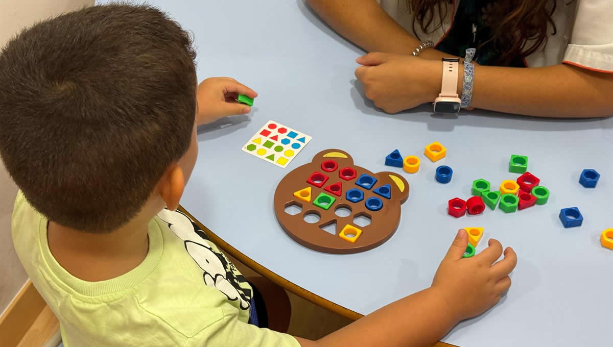 Menor con autismo atendido gracias al Plan andaluz de Atención Temprana. (Foto: Junta de Andalucía)