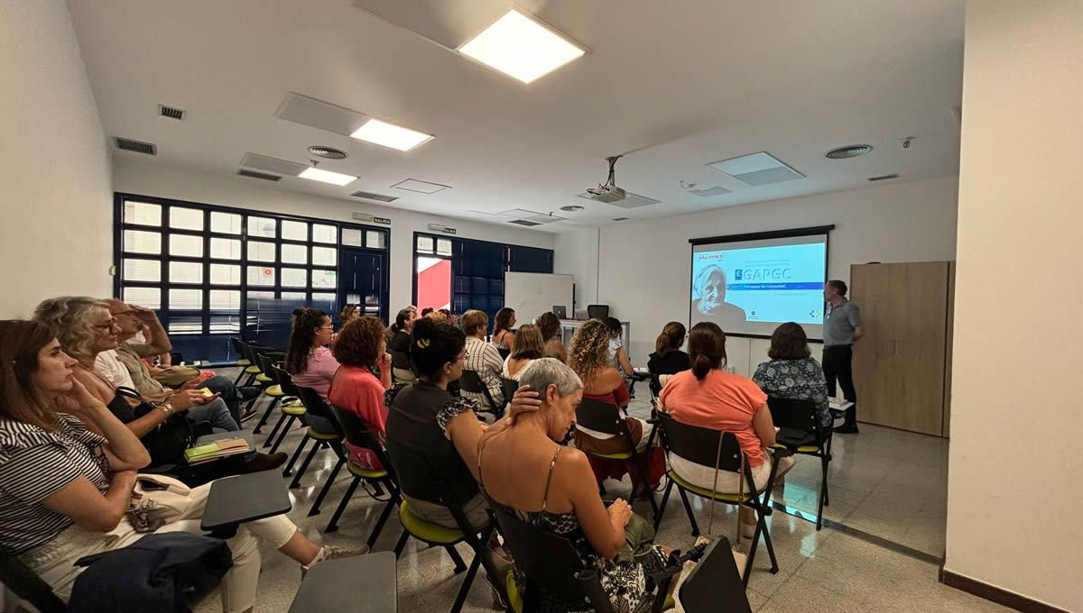 Profesionales de Atención Primaria de Canarias atienden a una de las charlas (FOTO: Gobierno de Canarias)