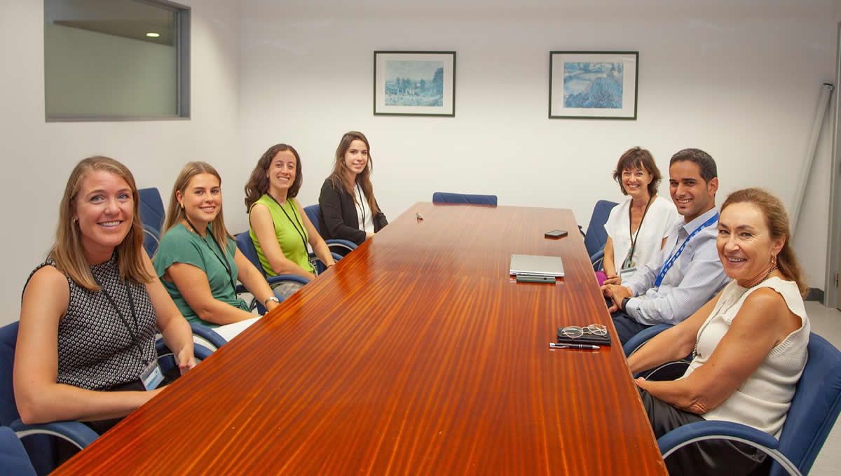 María Martín, José Pérez, Corpus Gómez y las cuatro nuevas ingenieras del SERIS (Foto: Actualidad, Gobierno de La Rioja)