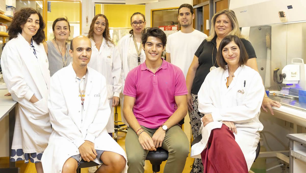 Investigadores del CNIO y miembros de la Asociación Española de Tripulantes de Cabina de Pasajeros. (Foto: CNIO)