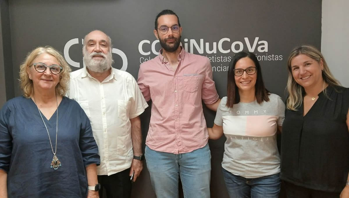 Reunión entre Francisco Santolaya, Vicenta Esteve, Paula Muiños, Luis Cabañas y Maite Navarro (Foto: Colegio Oficial de Psicología de la Comunitat Valenciana)