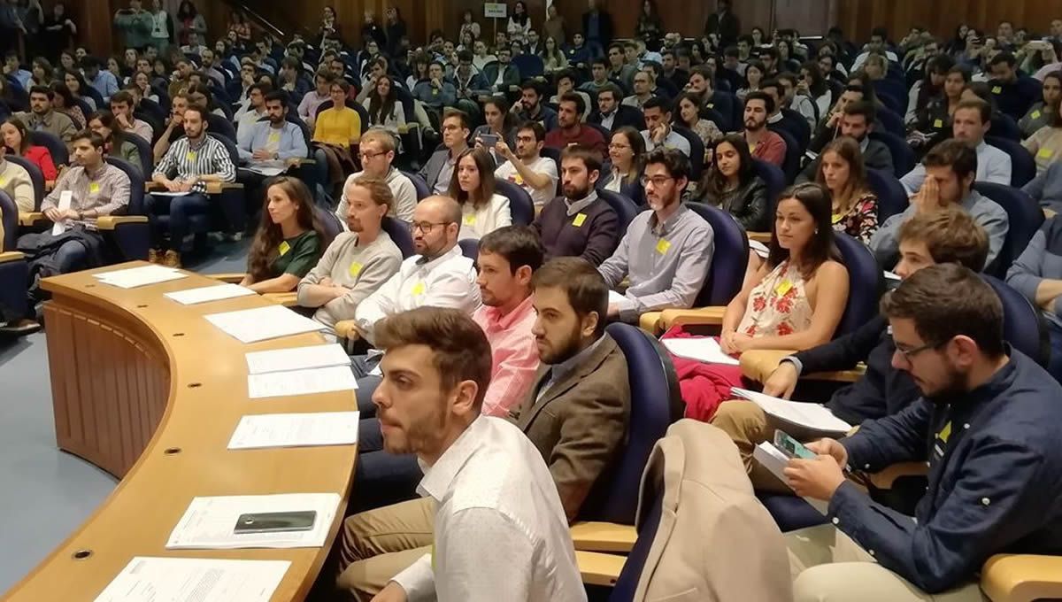 Aspirantes MIR esperando a conocer su plaza en 2019 (FOTO: ConSalud.es)