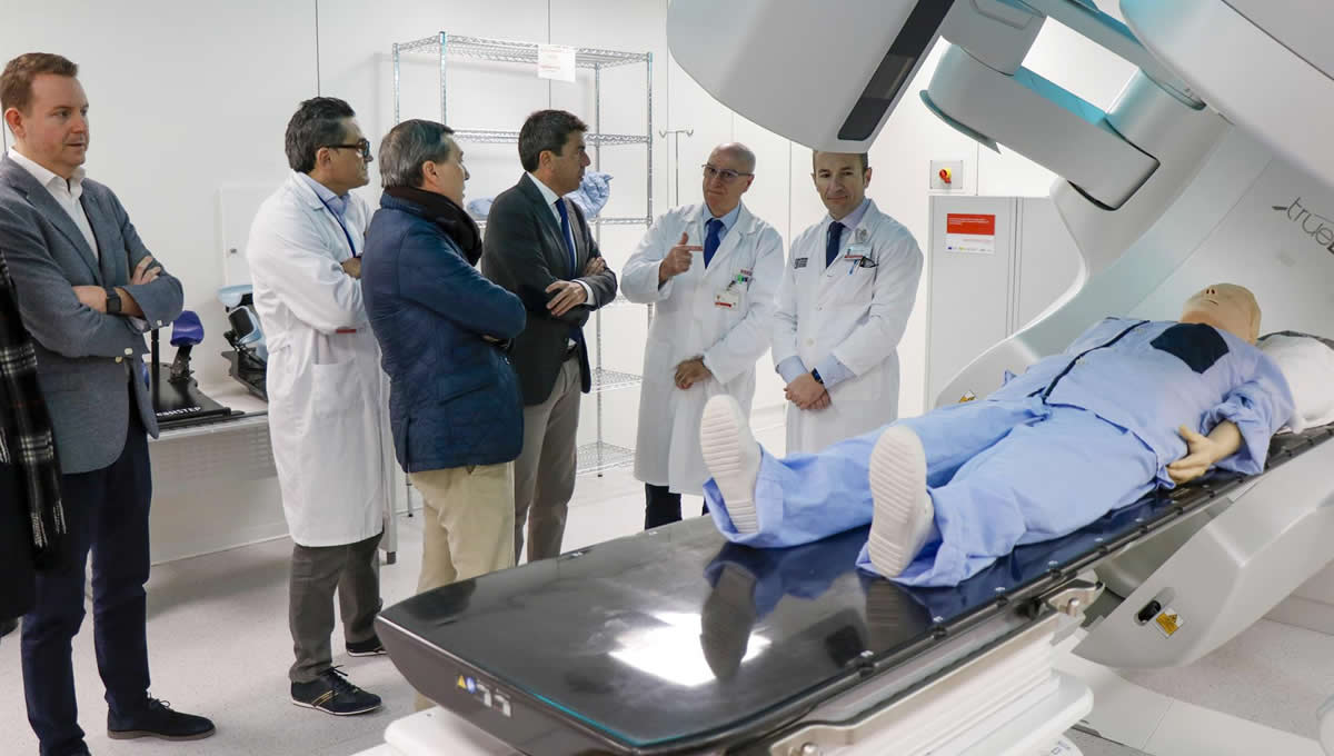 El presidente de la Generalitat valenciana, Carlos Mazón, visita un hospital (Foto: Europa Press)