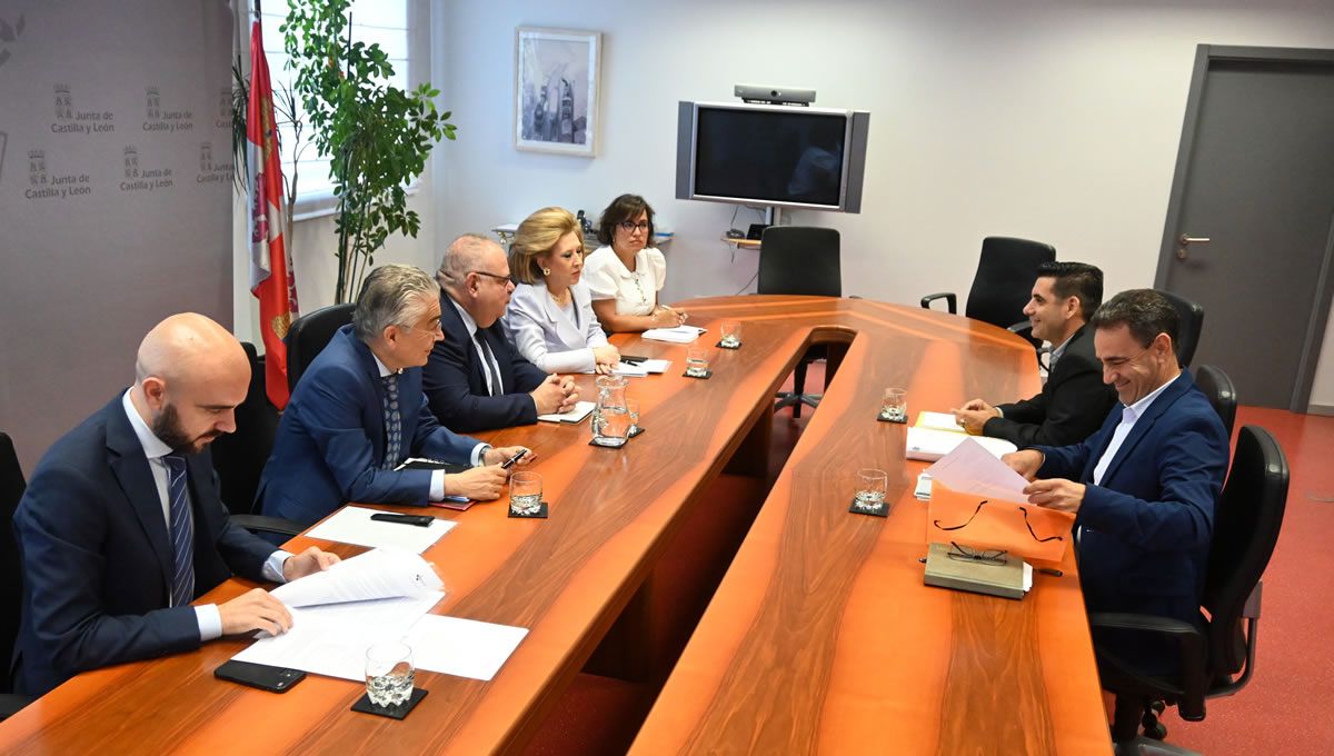 Reunión con representantes de Valle de Mena (Foto: Castilla y León)