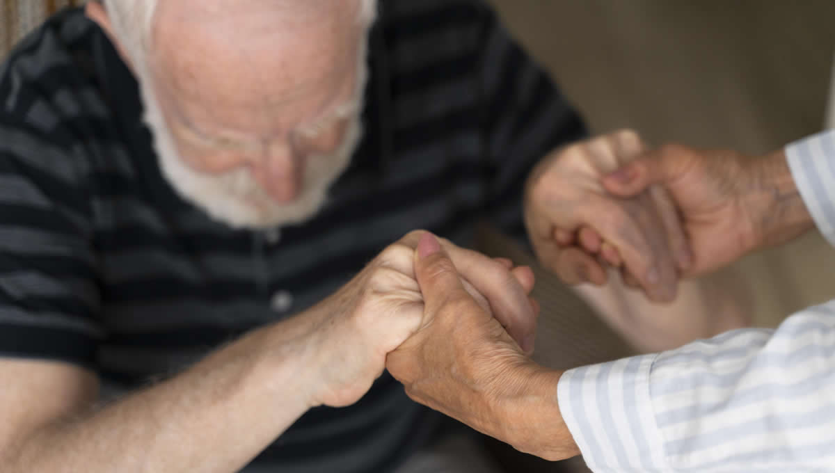 Hombre con alzhéimer, enfermedad infradiagnosticada como apunta la SEN. (Foto: Freepik)