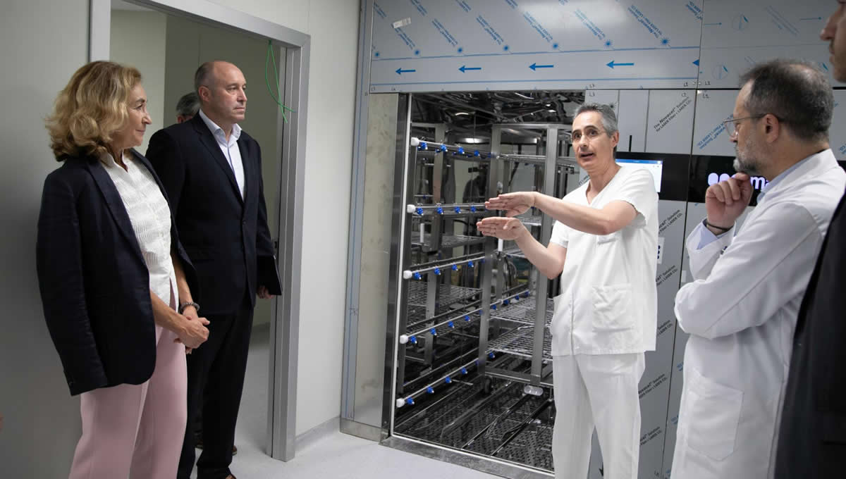 María Martín, durante su visita a la nueva Central de Esterilización del Hospital Universitario San Pedro (FOTO: La Rioja)