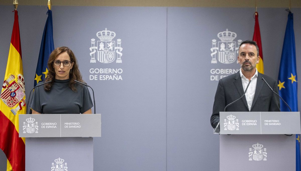 La ministra de Sanidad, Mónica García, junto a Manuel Olmedo, secretario de Estado de Justicia